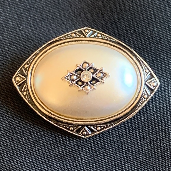 Jewelry - Art Deco Style Enamel Silver Tone Brooch Pendant